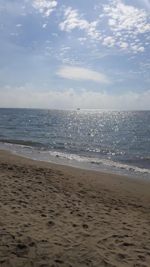 Ostia Bed And Beach Bagian luar foto