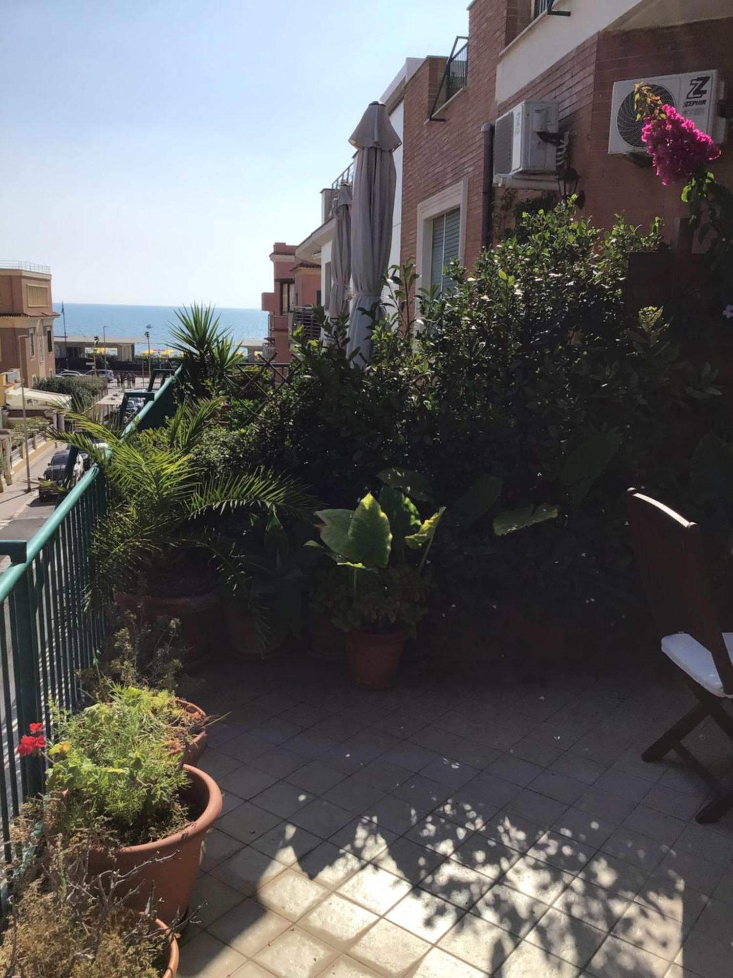 Ostia Bed And Beach Bagian luar foto